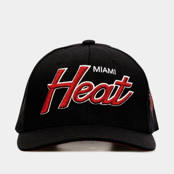 NWT! OFFICIALLY LICENSED NBA MIAMI HEAT TEAM SNAPBACK - Picture 1 of 4